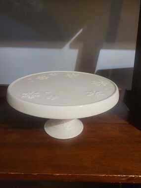 Hallmark Cream Ceramic Pedestal Cake Stand with Embossed Snowflake Motif